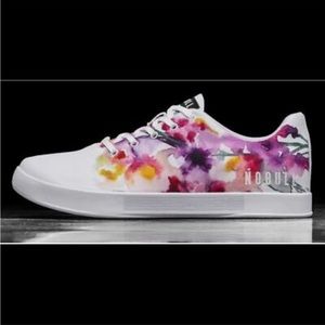 Womens NoBull sz 7.5 White canvas shoes